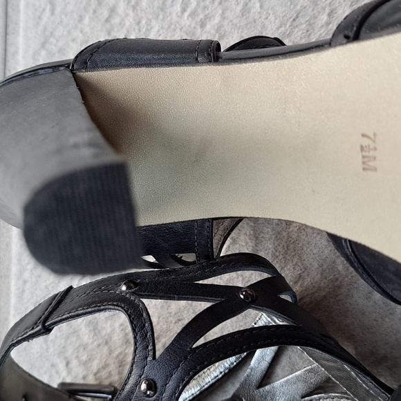 Vintage Guess Leather Heels - Picture 5 of 5